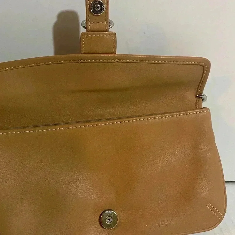 Coach vintage beige/ brown leather wristlet bag